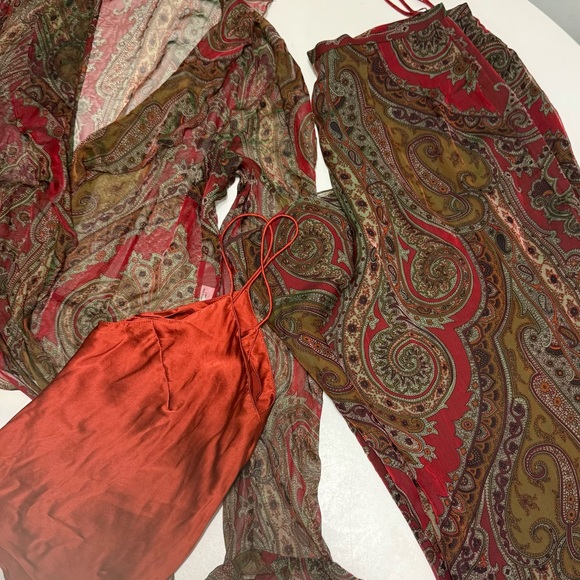 Kay Unger NY beautiful 3 piece set Pants, camo, wrap over shirt size 10 - Picture 2 of 11